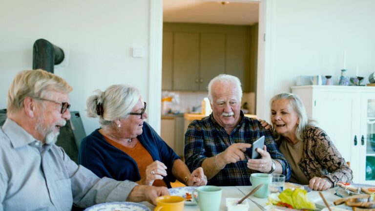 2026 Connectivity Guide: Navigating Senior Phone Plans