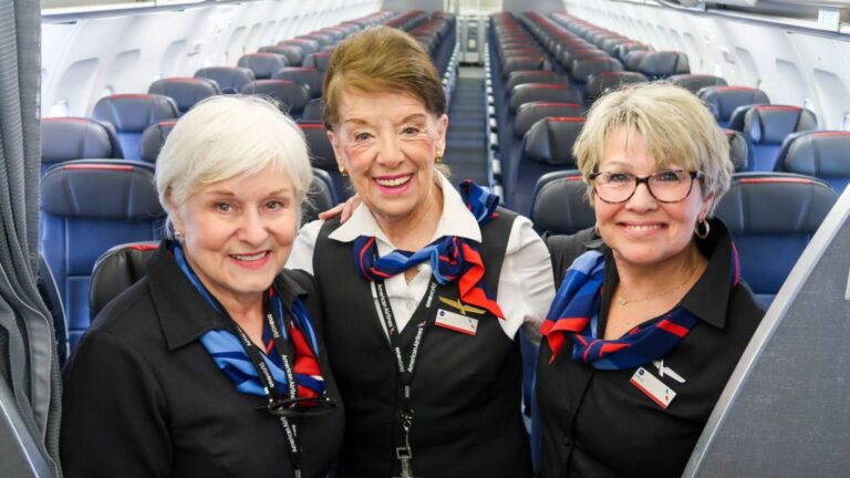 8 Best Flight Discounts for Seniors
